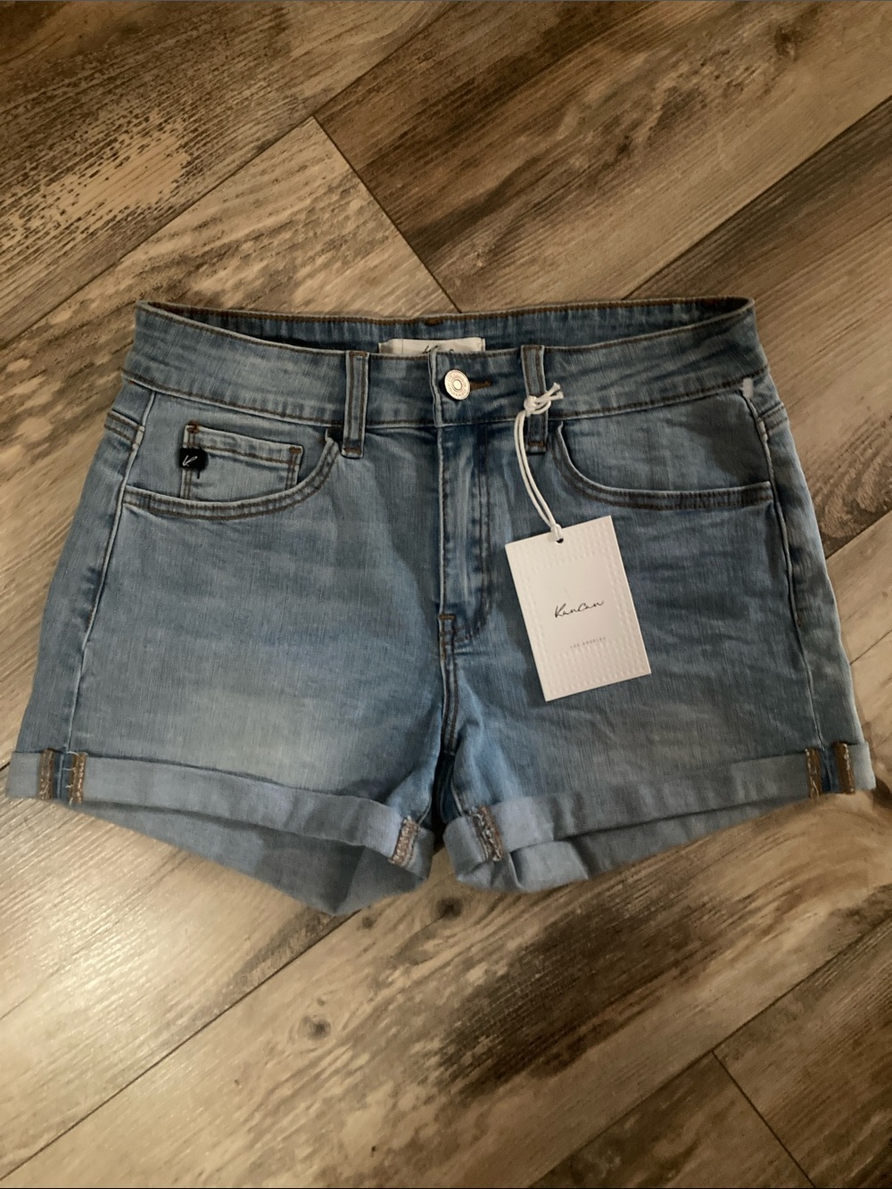 KanCan LA Women’s Lightwash Rolled Bottom Shorts Size 9/28 NWT